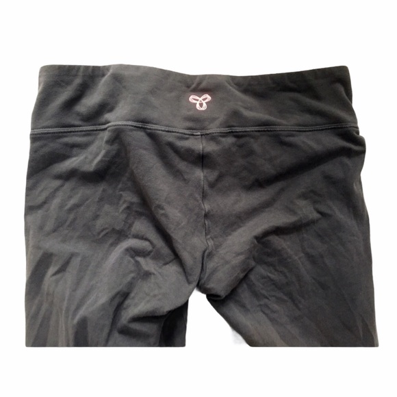 ARITZIA TNA grey crop leggings with pink logo sz M - Picture 4 of 4